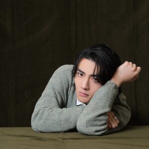 武藤潤、初の写真集『燕飛』発売